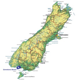 Gemstone Beach, on the south coast of the South Island (circled in blue). Base map = https://www.mapsland.com/maps/oceania/new-zealand/detailed-map-of-south-island-new-zealand-with-other-marks.jpg