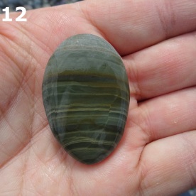Stone Gn12, banded argillite.